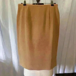 Dana Buchman 100% Silk Honey Colored Back Zip Skirt. 23” To Hem. Lined. 8 Petite